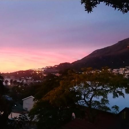 Independent Quaint Flat, Close To Beach Cape Town Bagian luar foto
