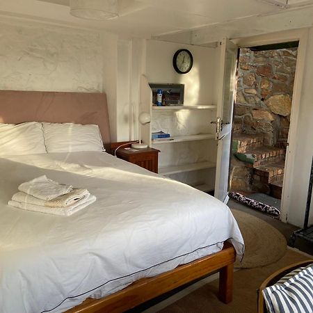 Independent Quaint Flat, Close To Beach Cape Town Bagian luar foto