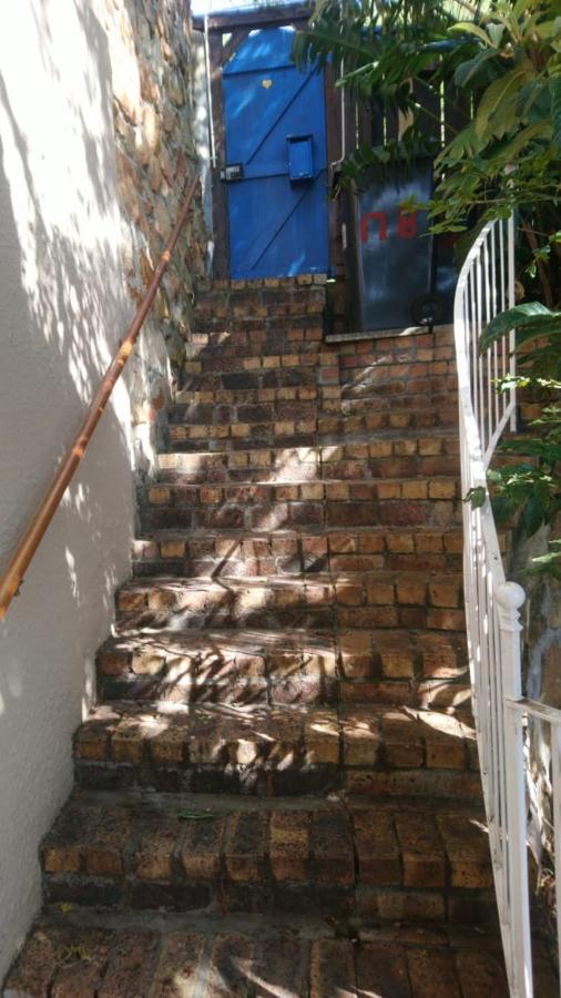 Independent Quaint Flat, Close To Beach Cape Town Bagian luar foto