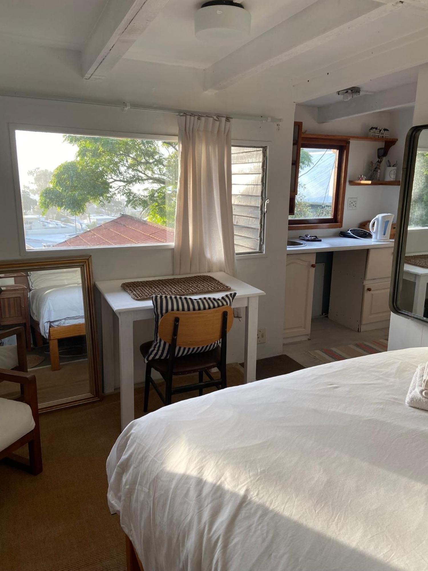 Independent Quaint Flat, Close To Beach Cape Town Bagian luar foto