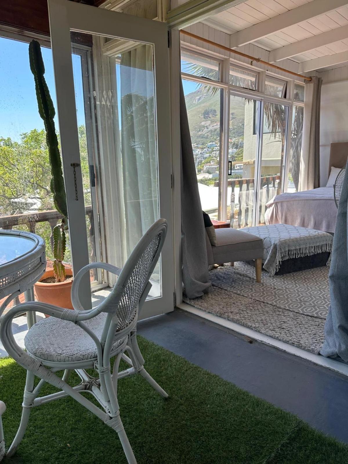 Independent Quaint Flat, Close To Beach Cape Town Bagian luar foto